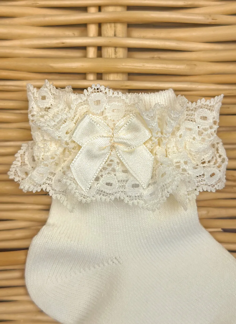 Lace trim socks with bow