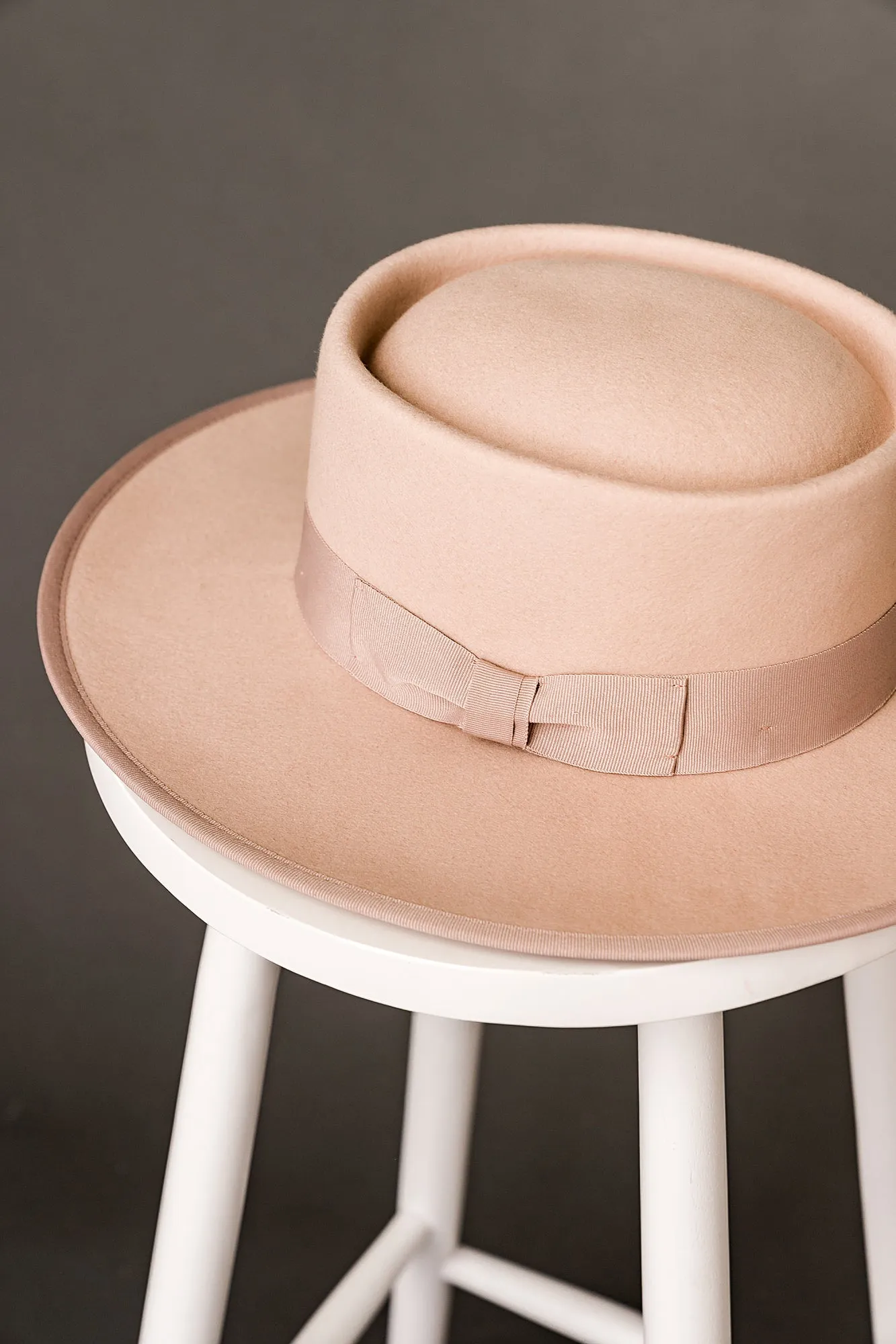 Lola Stiff Brim Hat in Blush
